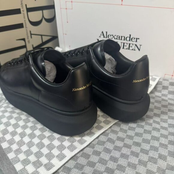 Alexander McQueen sneakers for women - Picture 5 of 7